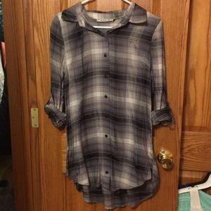 Gray, plaid tunic with adjustable sleeves